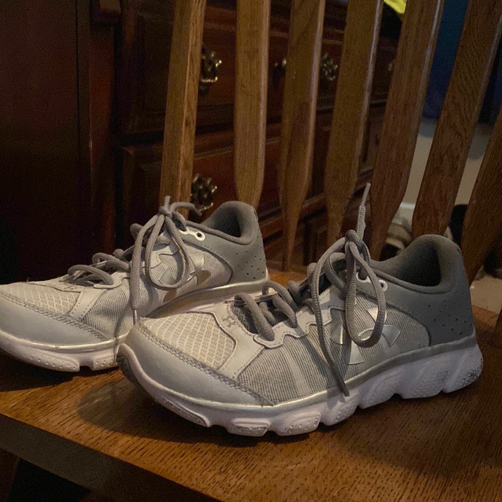 Women size 8 Under Armor shoes